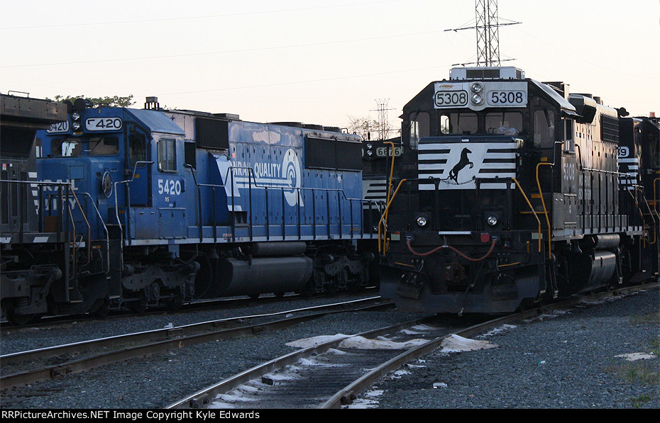 NS GP38-2 #5308 and NS SD50 #5420